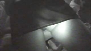 Невината црвенокоса си игра со вибратор