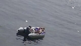 Едно пиле си ги заеба цицките