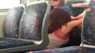 Убава девојка минува и се заебава, а потоа добива товар на лицето