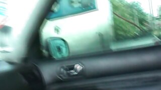 Убава девојка цица огромен кур